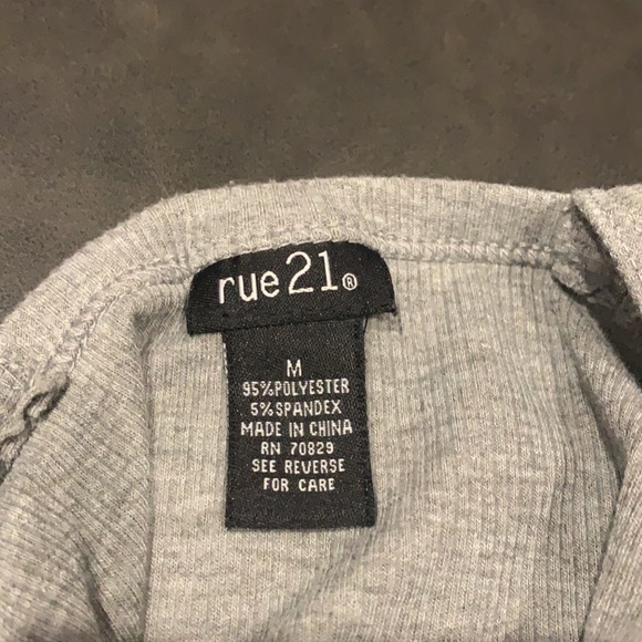 Two Cropped Ribbed Tank Tops - Picture 4 of 4